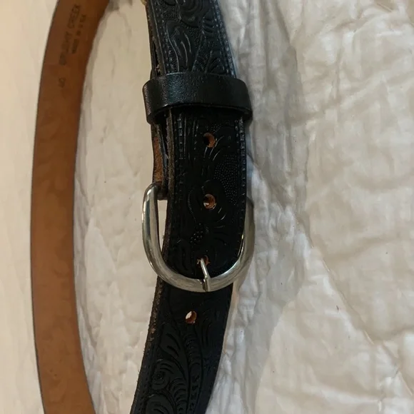 HAND TOOLED LEATHER BELT - Picture 10 of 13